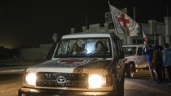 Crveni krst prevozi taoce iz Pojasa Gaze u Egipat - Sputnik Srbija