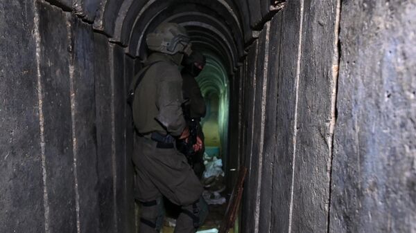 Израелски војници улазе у тунеле палестинског покрета Хамас у Појасу Газе - Sputnik Србија