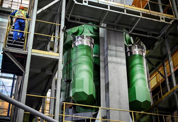 У перспективи, ови реактори постаће „срце“ плутајућих нуклеарних електрана, које ће снабдевати енергијом Баимску рудну зону на Чукотки, као и копнену атомску електрану малог капацитета у Јакутији. - Sputnik Србија