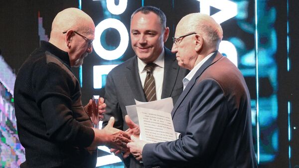 Jurij Bujda jedan je od dobitnika najprestižnije književne nagrade Rusije – „Velika knjiga“, za svoj roman „Dar govora“, koja mu je dodeljena u Paškovom domu u Moskvi - Sputnik Srbija