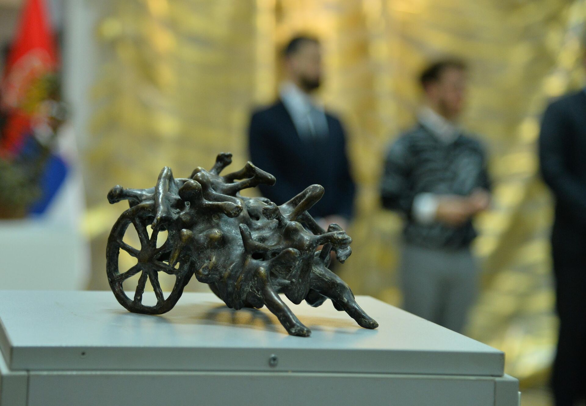 Postavku čini izbor od blizu stotinu umetničkih dela iz Zbirke umetničkih dela Muzeja žrtava genocida - Sputnik Srbija, 1920, 15.12.2023
