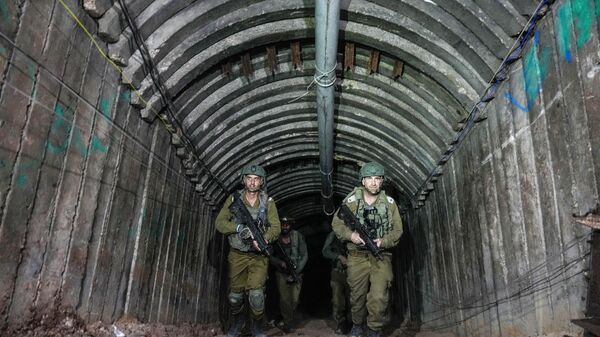 Израелски војници у Хамасовом тунелу  - Sputnik Србија