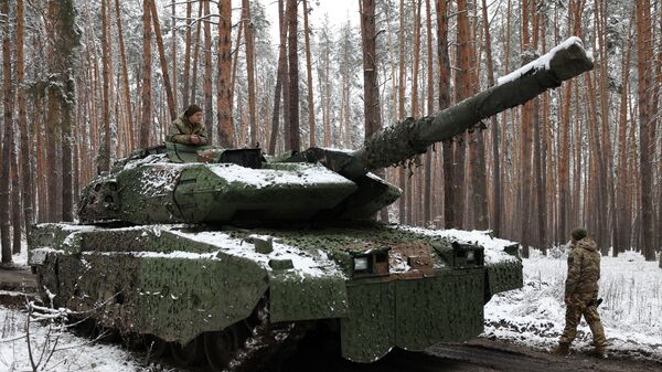 Ukrajinski vojnici na nemačkom tenku leopard 2A5 - Sputnik Srbija