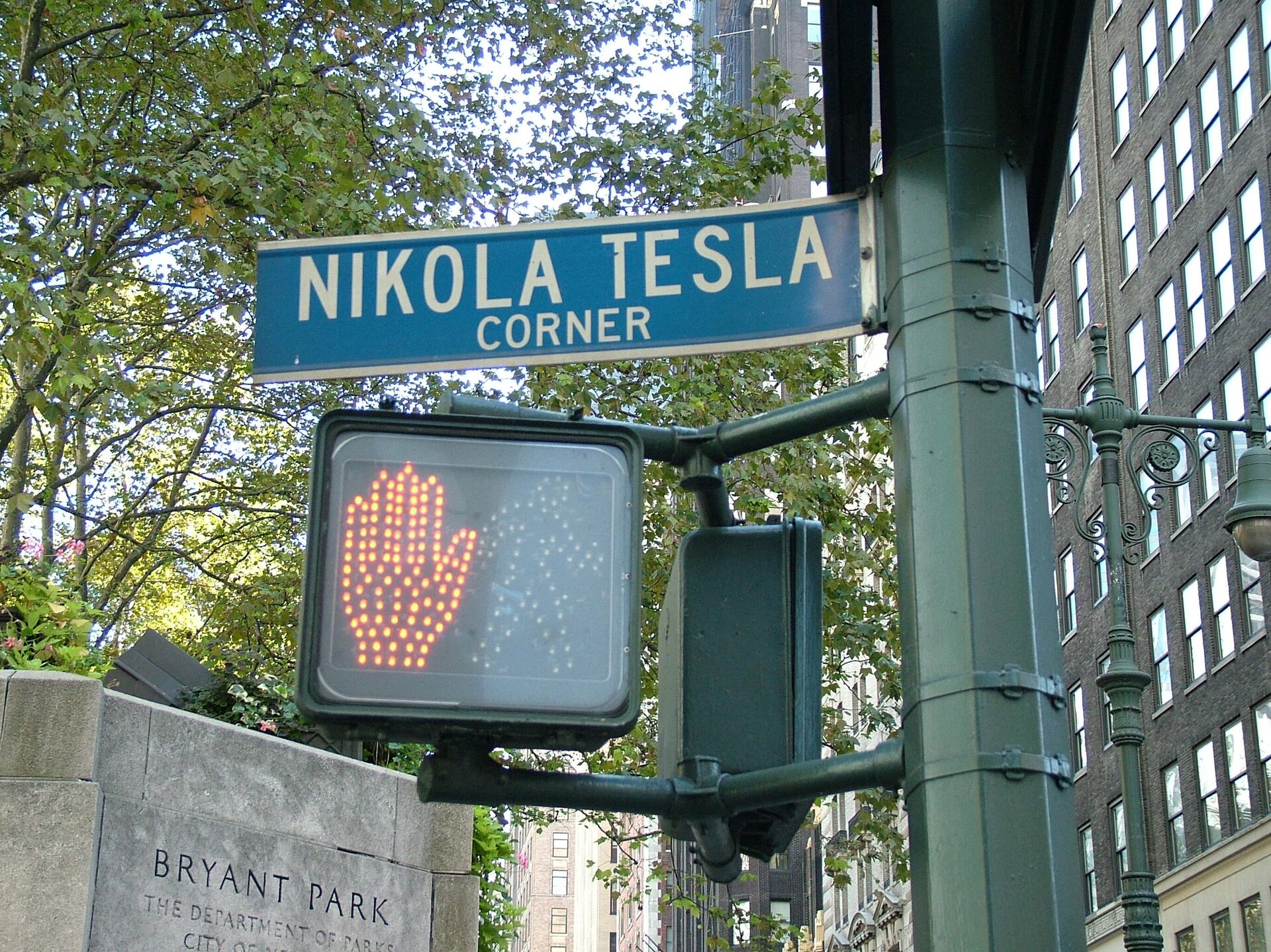 Tesla Corner na uglu 6. avenije i 40. ulice u Njujorku - Sputnik Srbija, 1920, 22.12.2023