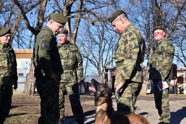 Генерал Мојсиловић је истакао да ће се наставити са улагањем у Центар како би ова јединица задржала статус и углед који има у нашем региону у области дресуре, узгоја и репродукције паса и обуке кадра ветеринарске службе. - Sputnik Србија