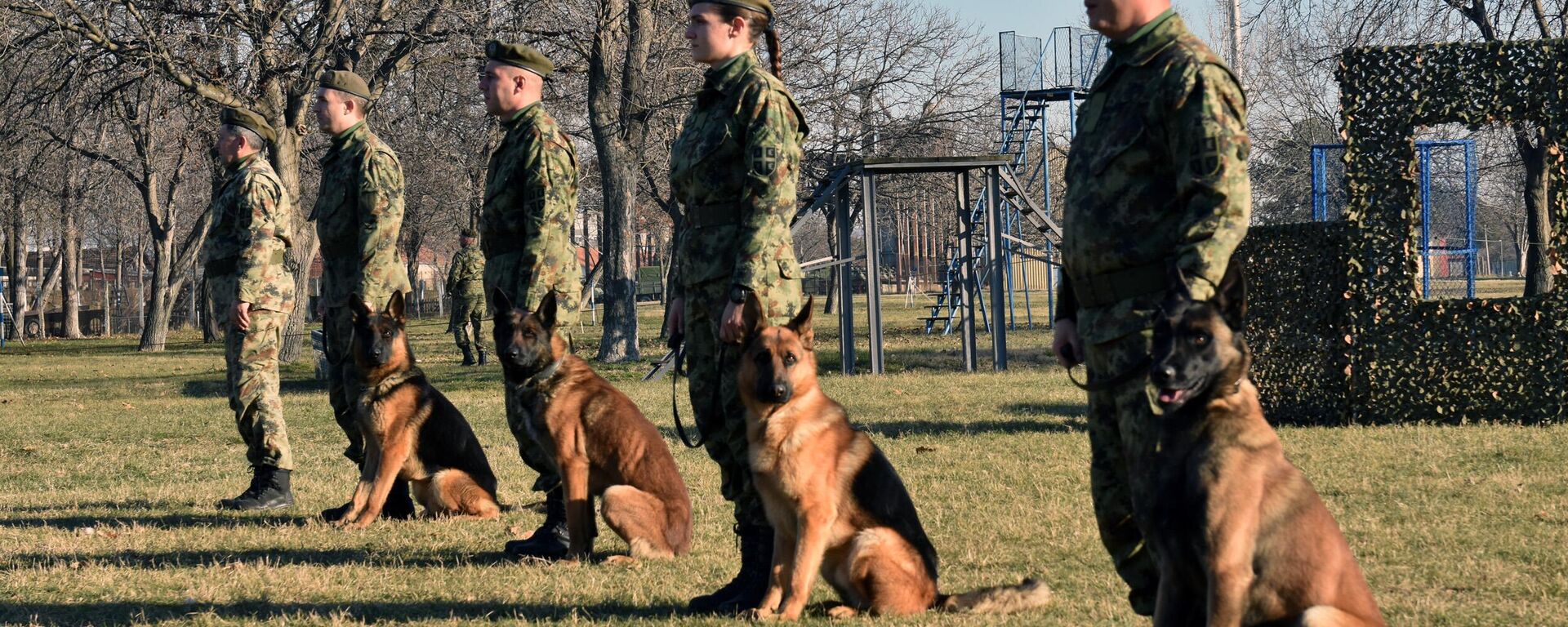 Centar za obuku pasa u kasarni „Knjaz Mihailo“ u Nišu - Sputnik Srbija, 1920, 04.01.2024