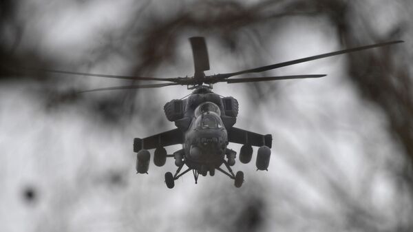Ударный вертолет Ми-24 ВКС РФ в небе над Армянском - Sputnik Србија