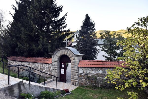 За време Велике сеобе Срба манастир Ваведење је опустео и остао без монаха. Прва обнова била је 1797. године - Sputnik Србија