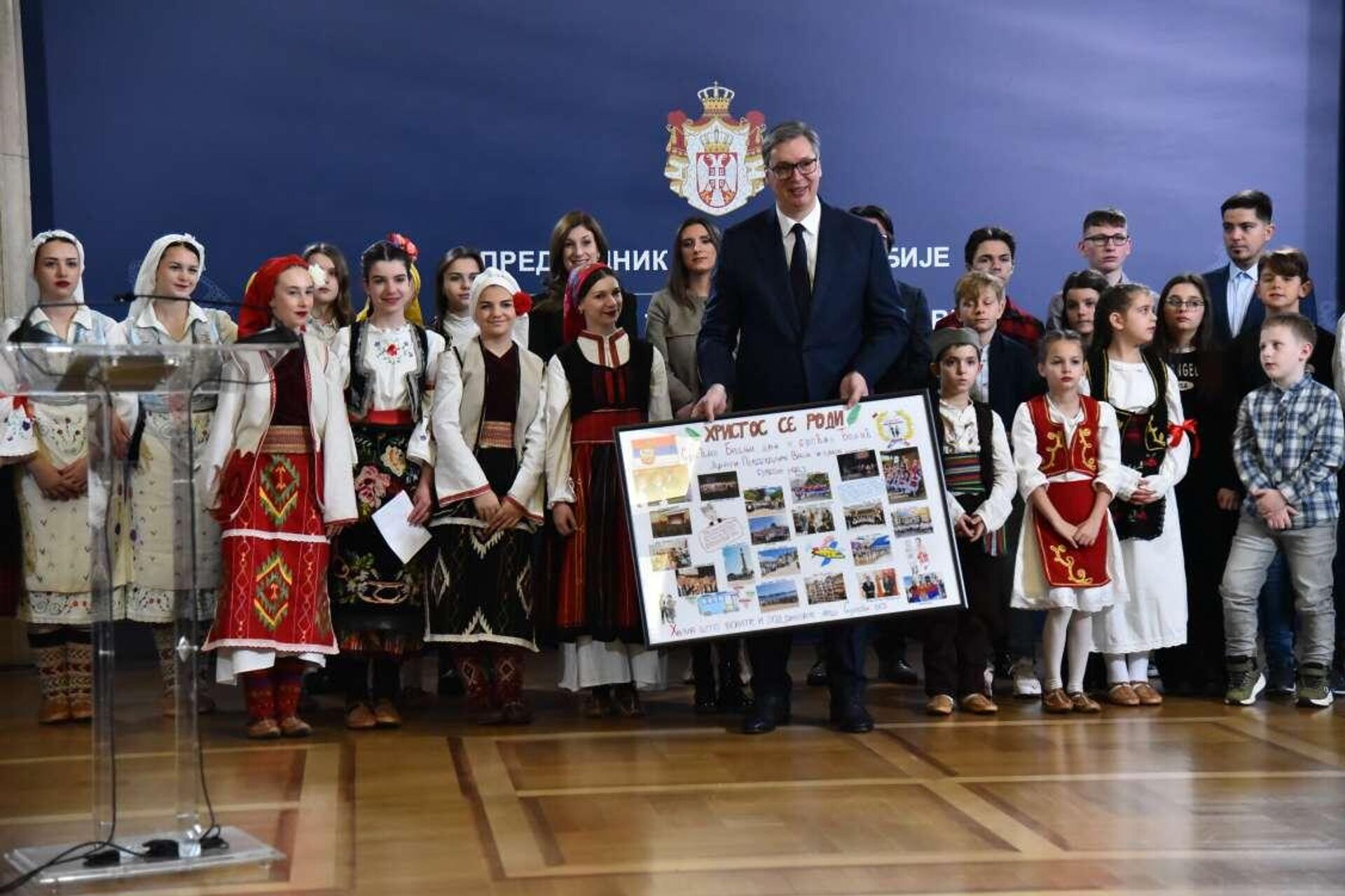 Vučić sa srpskom decom iz Severne Makedonije - Sputnik Srbija, 1920, 06.01.2024