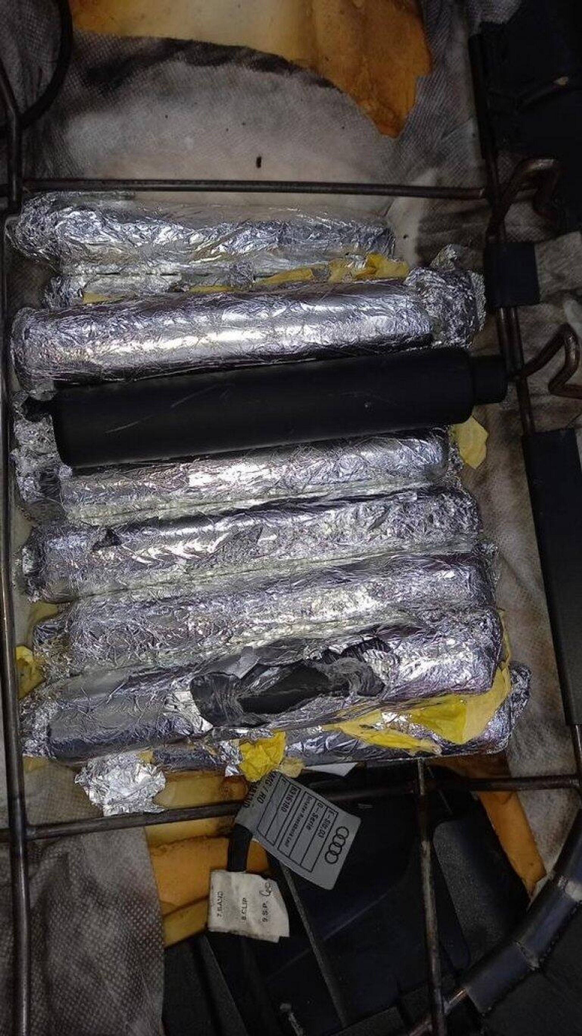 Naoružanje koje su dva Albanca iz Prištine pokušali da unesu u centralnu Srbiju. - Sputnik Srbija, 1920, 06.01.2024