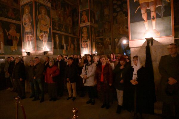 Božićna liturgija u Svetoarhangelskom manastiru u Kovilju, kod Novog Sada.  - Sputnik Srbija