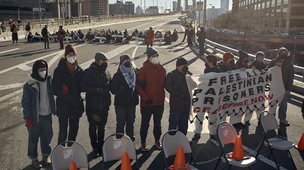 Пропалестински демонстранти блокирали мостове и тунел у Њујорку - Sputnik Србија