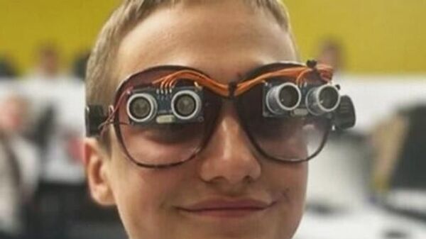 Naočare za slepe i slabovide koje rade uz pomoć veštačke inteligencije - Sputnik Srbija
