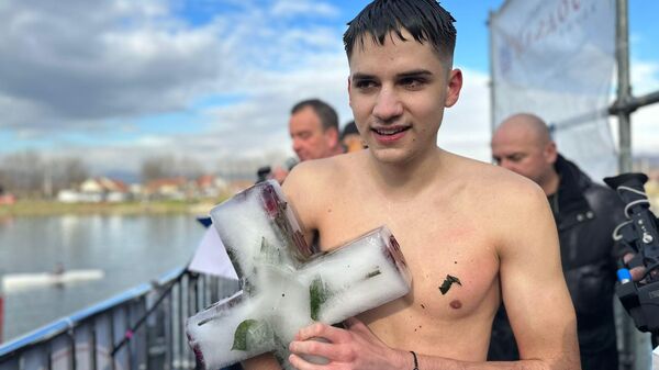 Победник пливања за Часни крст у Чачку - Sputnik Србија
