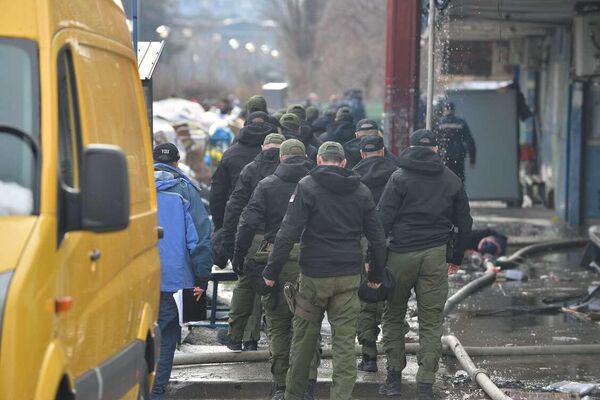 Како је јавио репортер Спутњика припадници жандармерије стигли су на лице места како би обезбеђивали објекат. - Sputnik Србија
