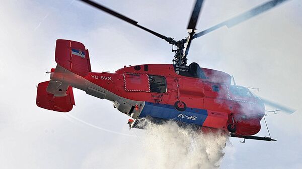 Противпожарни хеликоптер Камов Ка-32 има резервоар од 4.000 литара, а воду у тој количини може да усиса за само један минут - Sputnik Србија
