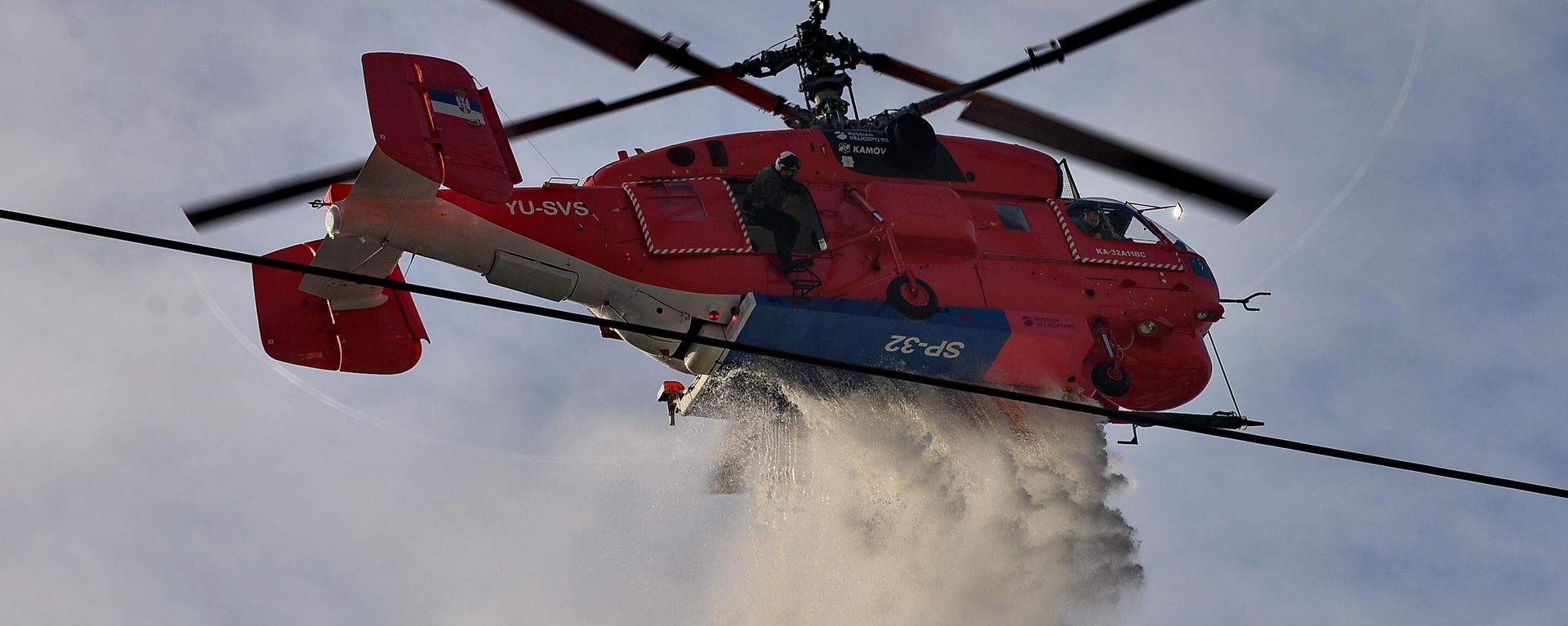 Intervali ispuštanja vode na terenu zahvaćenom vatrom značajno su manji sa ovim tipom helikoptera a to znači da  može značajno da doprinese povećanju efikasnosti u gašenja požara - Sputnik Srbija, 1920, 07.08.2026