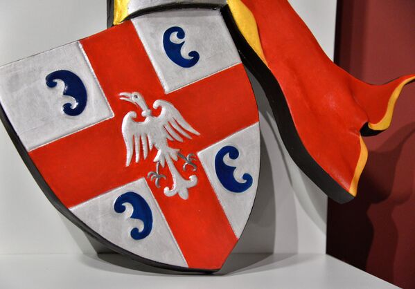 Srpska heraldika je prepoznatljiva po belim dvoglavim orlovima, crvenim štitovima i četiri ocila koji se vrlo često pojavljuju. - Sputnik Srbija