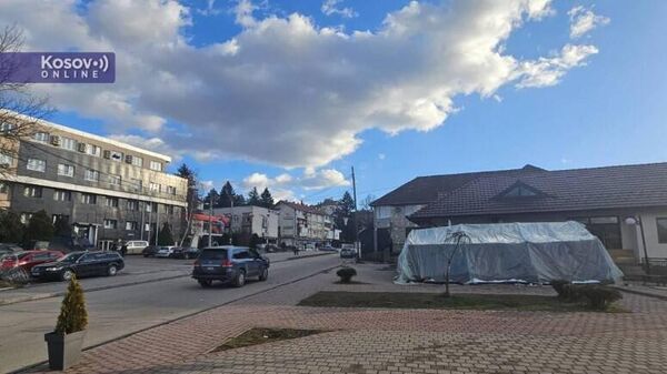 Šator ispred opštine Leposavić - Sputnik Srbija