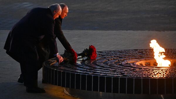 Путин и Лукашенко на откривању споменика свим цивилима СССР жртвама нациста  - Sputnik Србија
