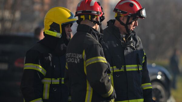 Ватрогасци гасе пожар у Кинеском тржном центру на Новом Београду - Sputnik Србија