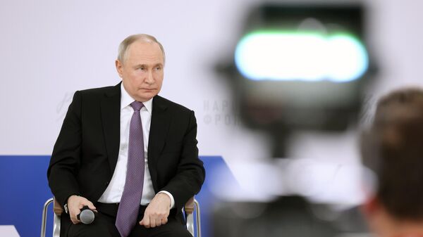 Vladimir Putin na forumu „Svi za pobedu“ u Tuli. - Sputnik Srbija