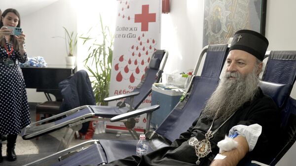 Patrijarh Porfirije dao krv u okviru akcije dobrovoljnog davanja krvi - Sputnik Srbija
