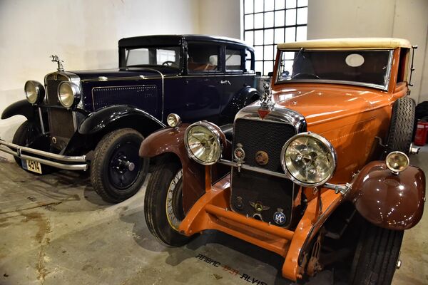 Колекција је обухватала  и аутомобиле из 50-их, 60-их и 70-их година XX века - Sputnik Србија