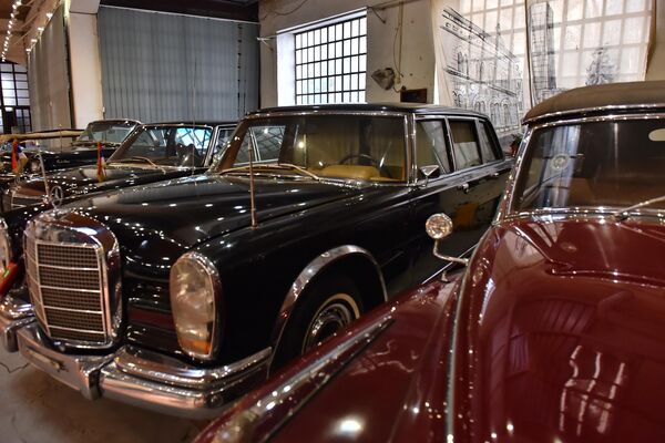 У садашњој колекцији мерцедеса који су припадали Титу, сачувани су блиндирани, кабриолет и три стандардне верзије аутомобила типа 600 са шесторо врата - Sputnik Србија