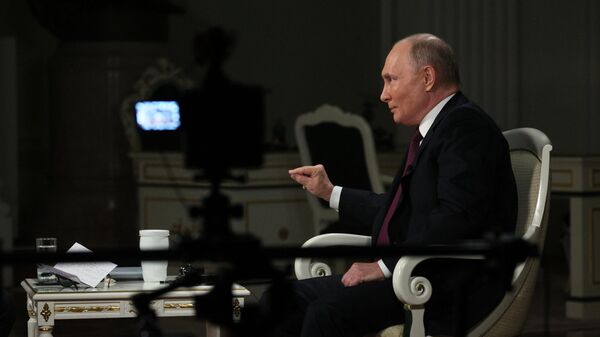 Председник Русије Владимир Путин током интервјуа америчком новинару Такеру Карлсону - Sputnik Србија