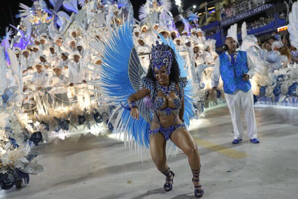U srcu karnevala je samba, savršena ilustracija afro-evropske mešavine koja definiše brazilsku kulturu. - Sputnik Srbija