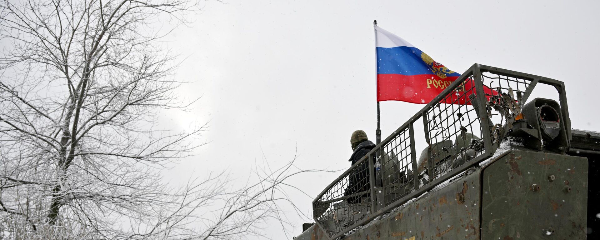 Руски војници на освојеном америчком оклопном транспортеру М113 у зони специјалне војне операције - Sputnik Србија, 1920, 06.03.2026