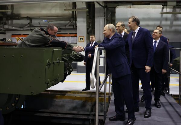Председник Русије Владимир Путин истакао је да инжењери и конструктори већ раде на новим генерацијама тенкова. - Sputnik Србија