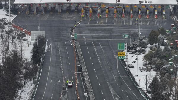 Zbog snežnih padavina zatvoren auto-put u Pekingu. - Sputnik Srbija