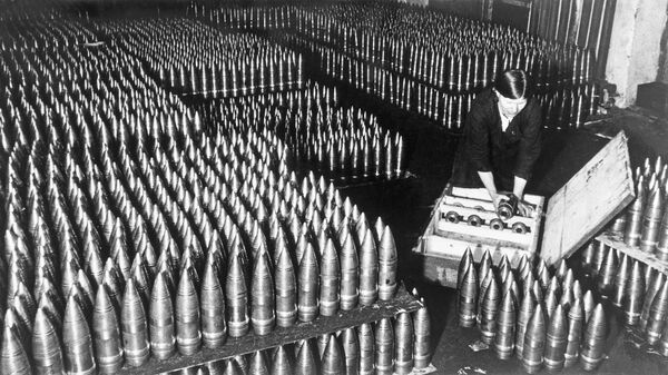 Упаковка снарядов для фронта на машиностроительном заводе № 322 города Орск (ныне АО Механический завод). Оренбургская область, 1942 год. - Sputnik Србија