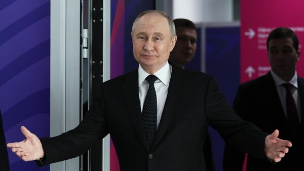 Predsednik Rusije Vladimir Puti ide u susret predsedniku Republike Srpske Miloradu Dodiku - Sputnik Srbija
