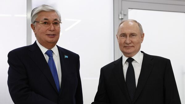 Predsednik Kazahstana Kasim-Žomart Tokajev i predsednik Rusije Vladimir Putin na sastanku u Kazanju - Sputnik Srbija