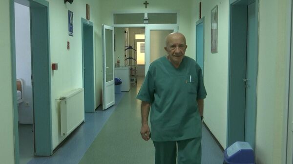 Prim. dr. Slavko Krstić u svojoj kući - bolnici u Pasjanu - Sputnik Srbija