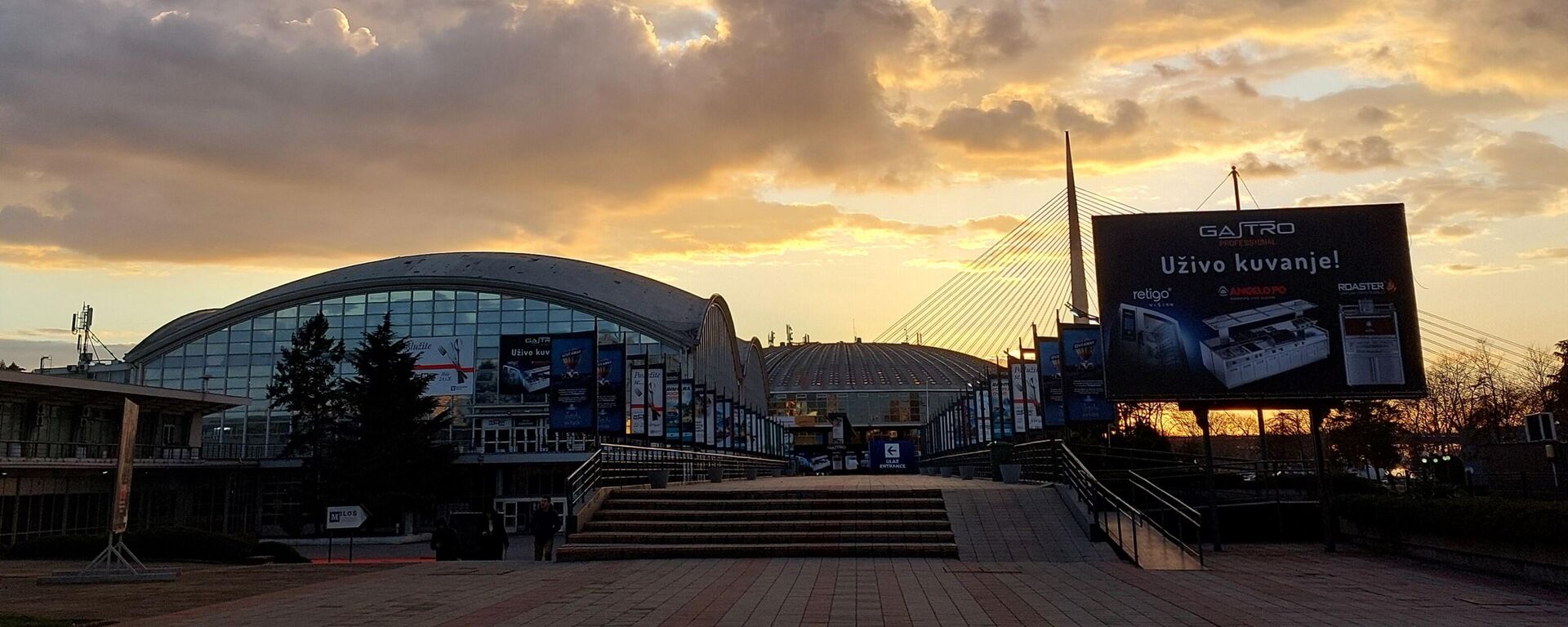 Radno vreme sajma biće od 22. do 24. februara od 10 do 19 časova, a u nedelju 25. februara od 10 do 18 časova.
Cena pojedinačne ulaznice je 500 dinara - Sputnik Srbija, 1920, 01.09.2025