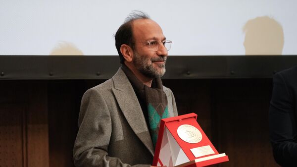 Asgaru Farhadiju uručen Zlatni pečat Jugoslovenske kinoteke - Sputnik Srbija
