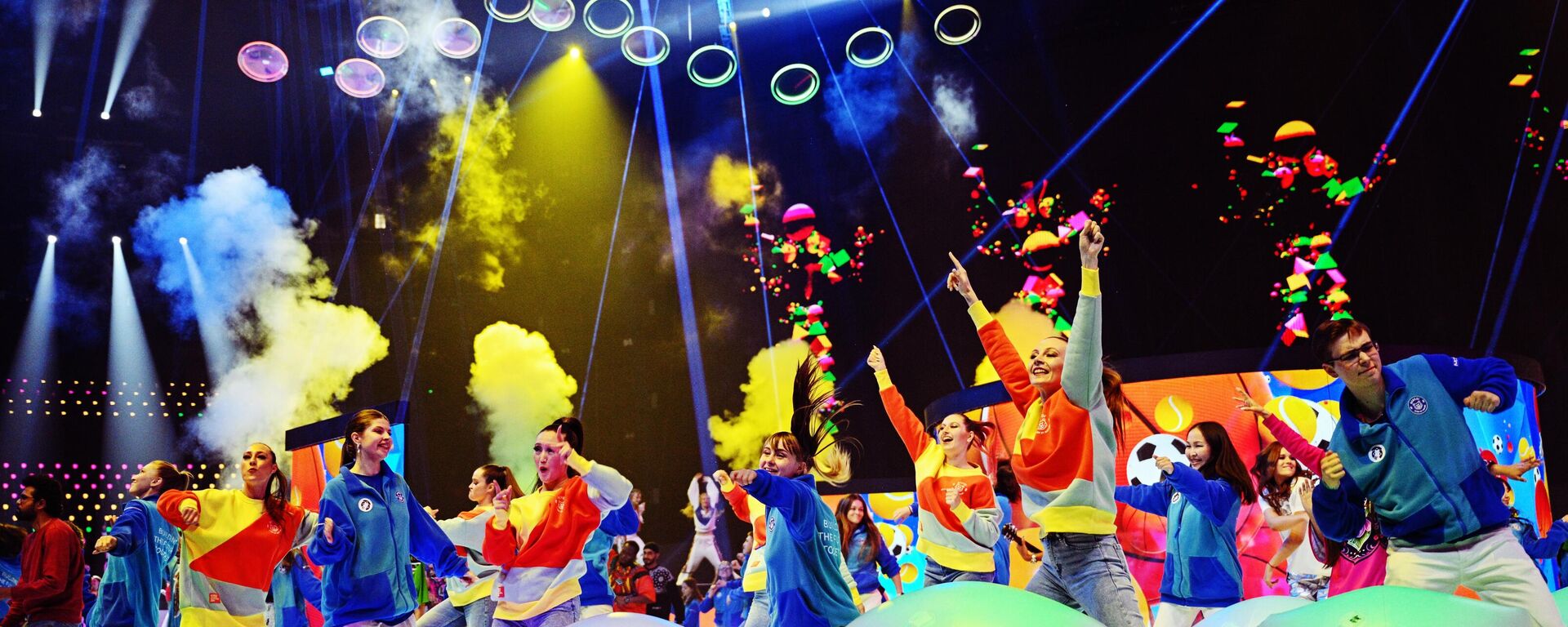 Артисты выступают на церемонии закрытия Всемирного фестиваля молодежи - Sputnik Србија, 1920, 07.03.2024