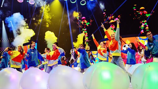 Артисты выступают на церемонии закрытия Всемирного фестиваля молодежи - Sputnik Србија