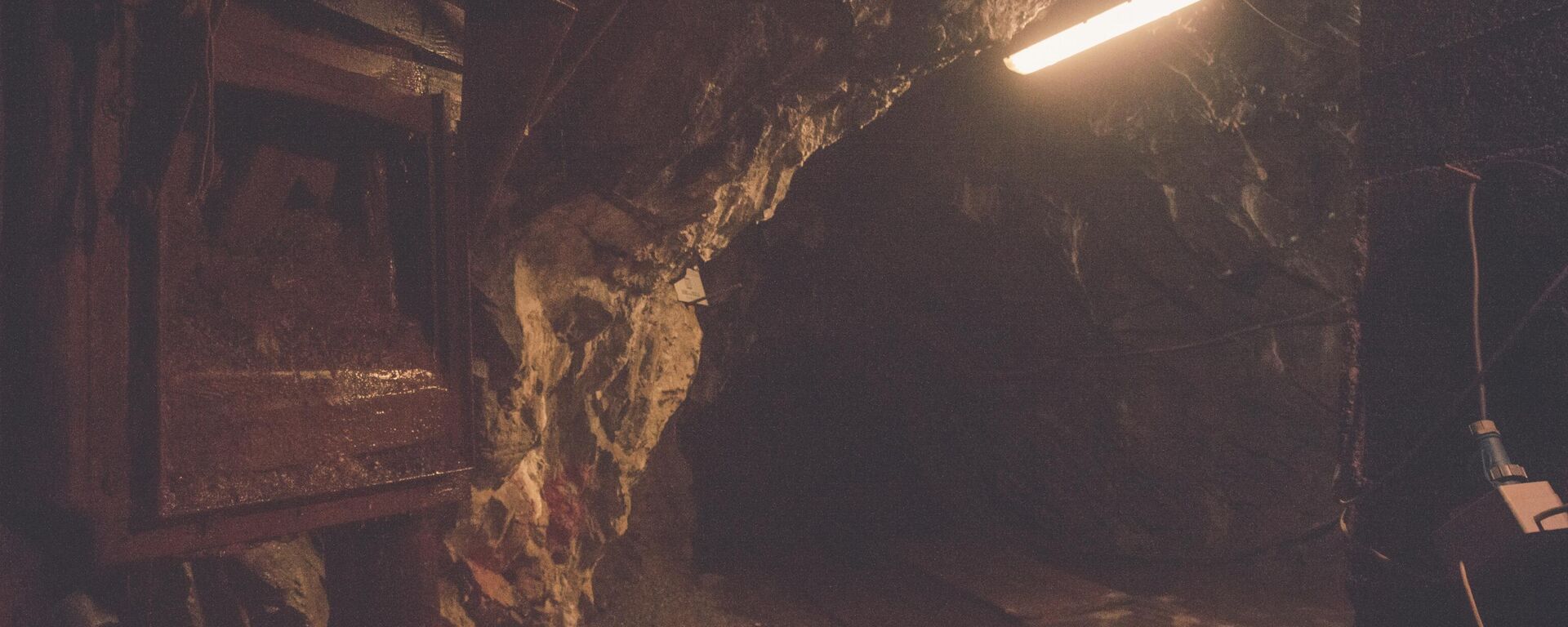 Tunel - Sputnik Srbija, 1920, 01.05.2025