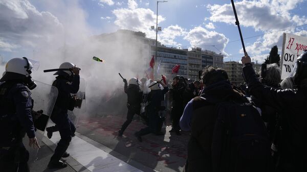 Сукоби на протесту у Атини због реформе закона о образовању. - Sputnik Србија