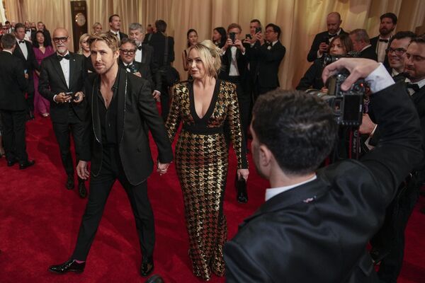 Rajan Gosling na dodelu Oskara došao je sa sestrom Mendi Gosling. - Sputnik Srbija
