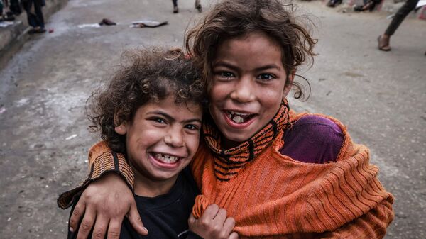 Дети в лагере в городе Рафах в секторе Газа  - Sputnik Србија