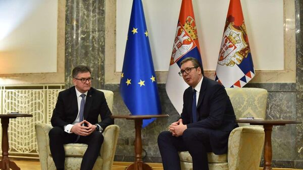 Predsednik Srbije Aleksandar Vučić sa specijalnim predstavnikom EU za dijalog Beograda i Prištine Miroslavom Lajčakom - Sputnik Srbija