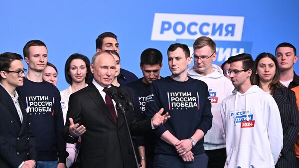 Руски председник Владимир Путин у изборном штабу - Sputnik Србија
