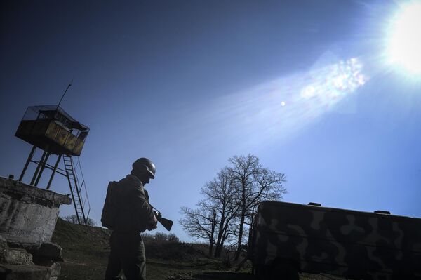 Војник на територији противваздушног ракетног дивизиона у Севастопољу. - Sputnik Србија