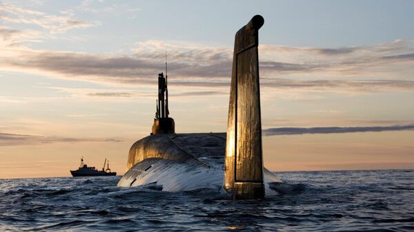 Атомная подводная лодка (АПЛ) Юрий Долгорукий во время ходовых испытаний - Sputnik Србија